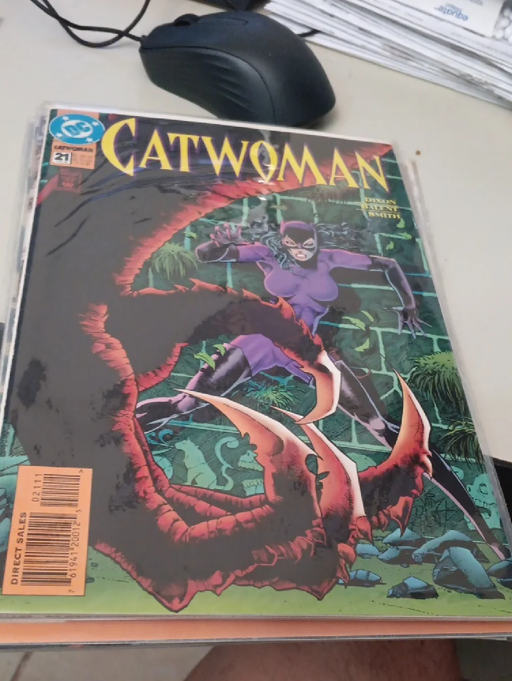 DC Comics Catwoman Comic Book - Purple, Black, Green, Red - Picture 1 of 2